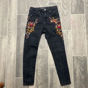 Black embroidered woman’s jeans